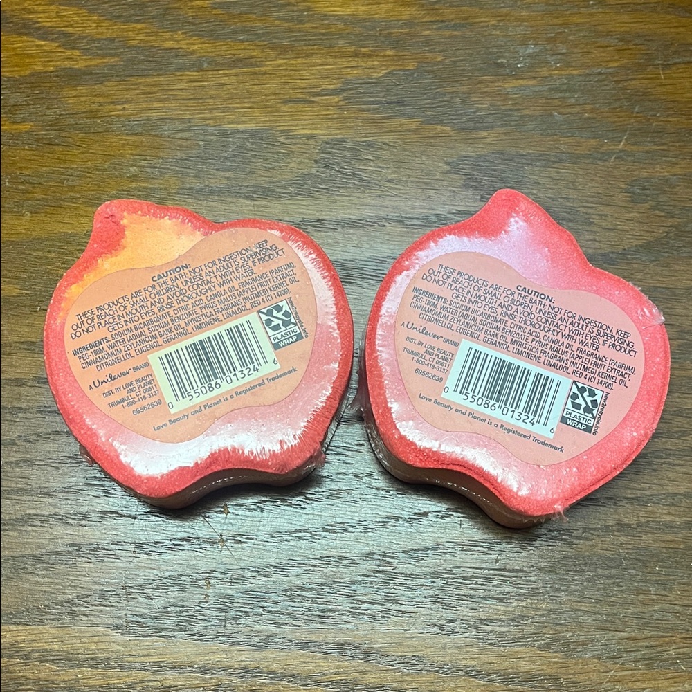 Apple & Cinnamon Bark Bath Bomb - Red - set of 2 - Picture 2 of 3
